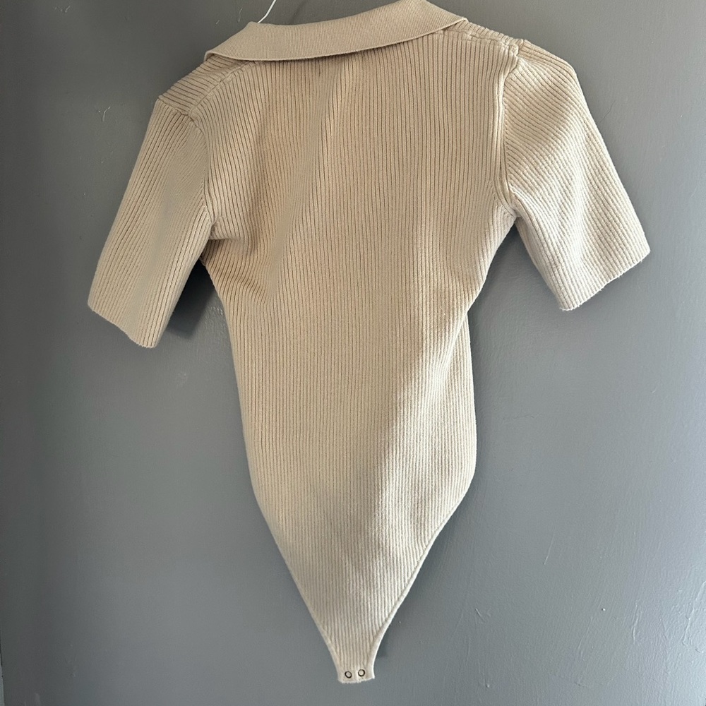 Elegant Beige Ribbed Polo Blouse - Picture 3 of 6